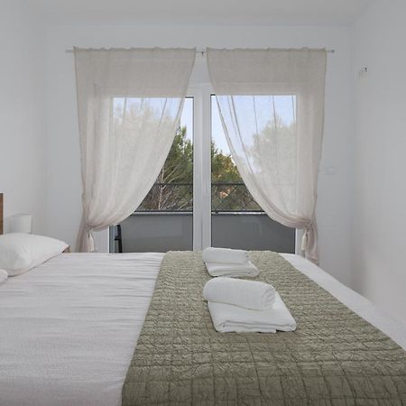Number One Apartments Vir Εξωτερικό φωτογραφία