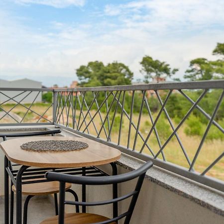Number One Apartments Vir Εξωτερικό φωτογραφία