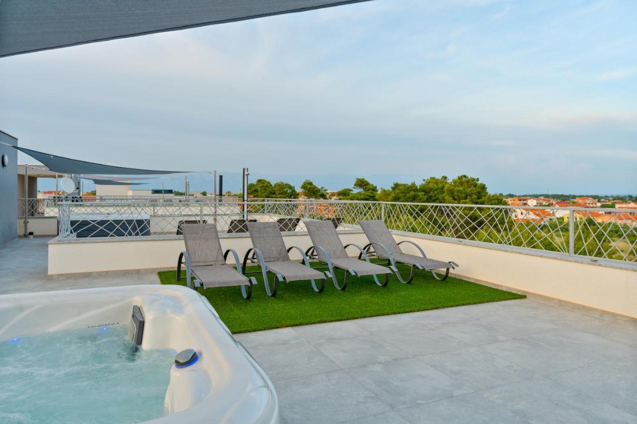 Number One Apartments Vir Εξωτερικό φωτογραφία