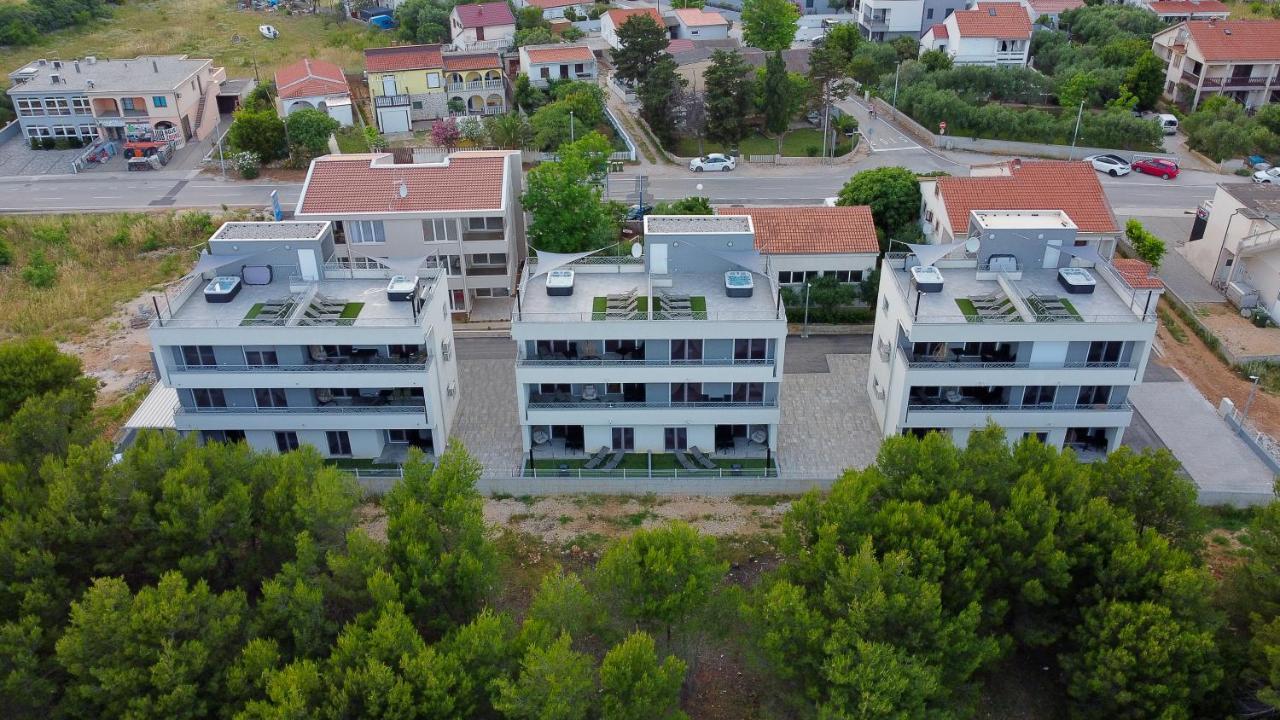 Number One Apartments Vir Εξωτερικό φωτογραφία