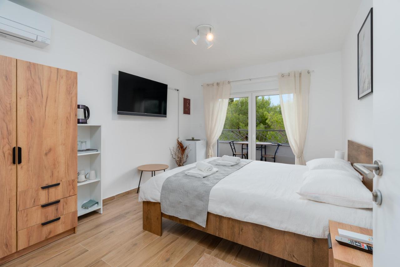 Number One Apartments Vir Εξωτερικό φωτογραφία