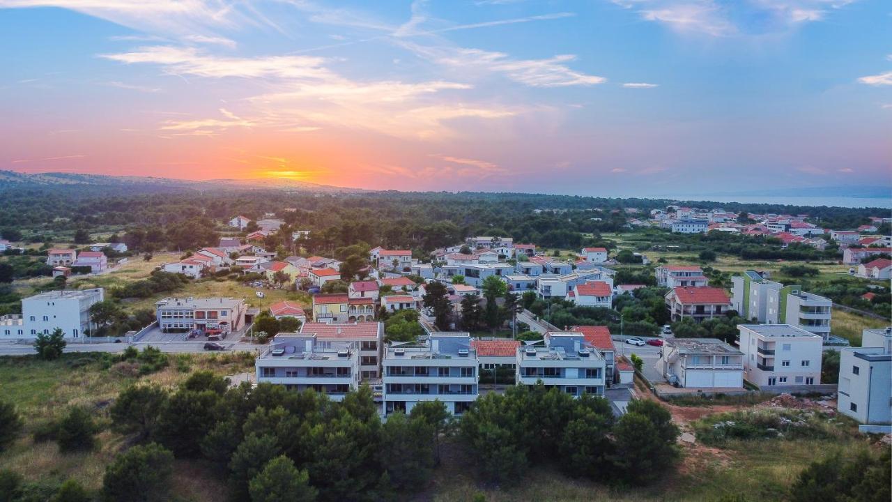 Number One Apartments Vir Εξωτερικό φωτογραφία