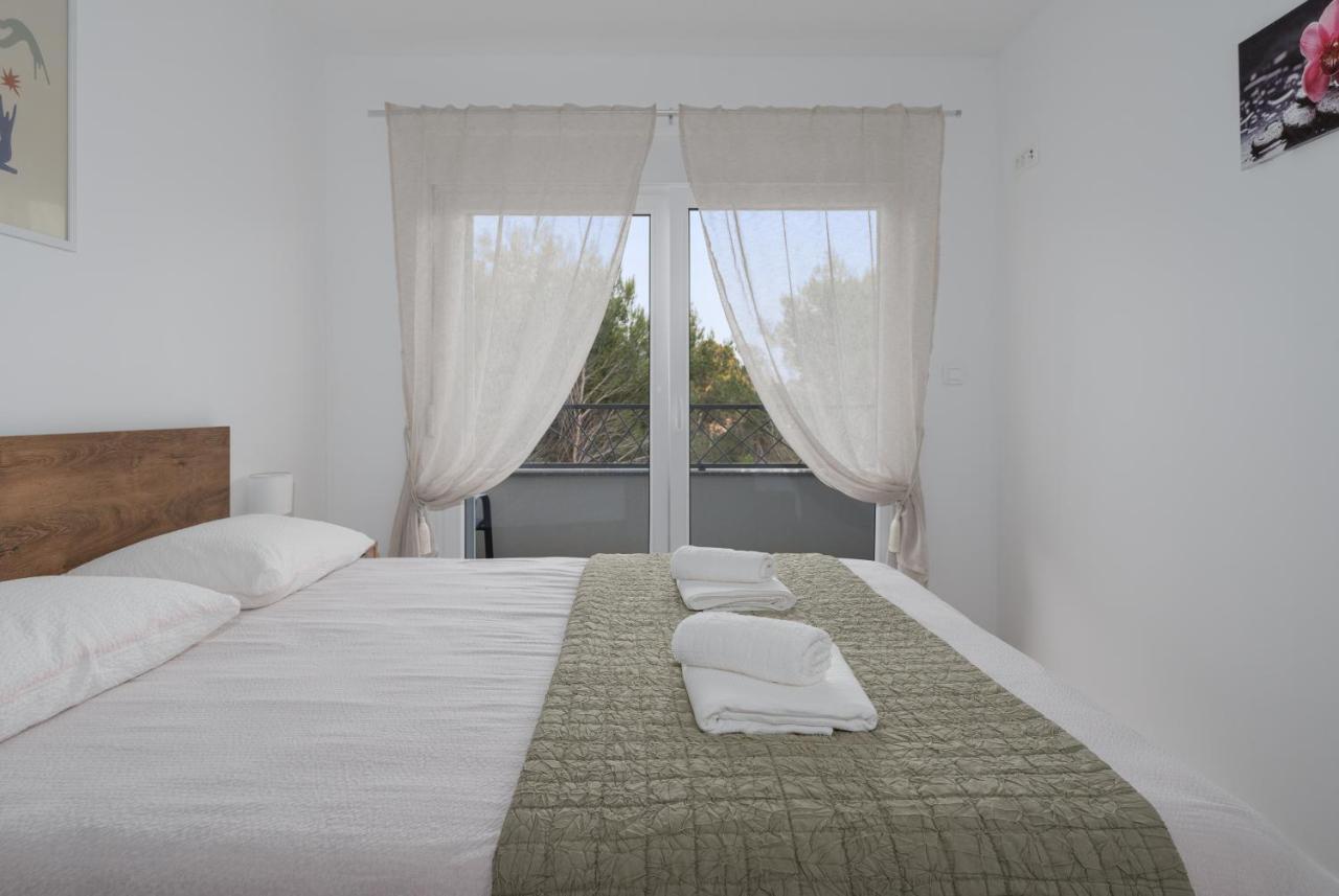 Number One Apartments Vir Εξωτερικό φωτογραφία
