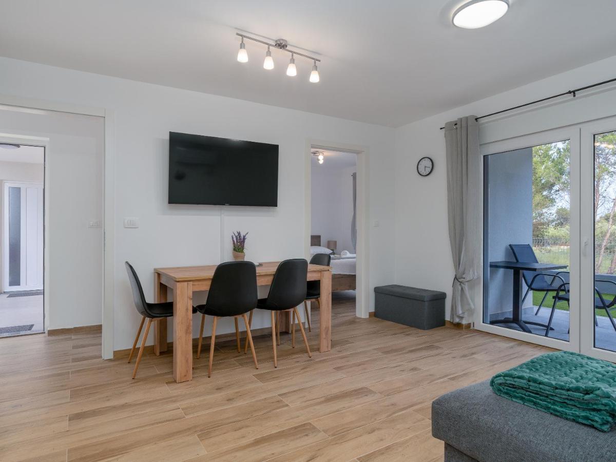 Number One Apartments Vir Εξωτερικό φωτογραφία