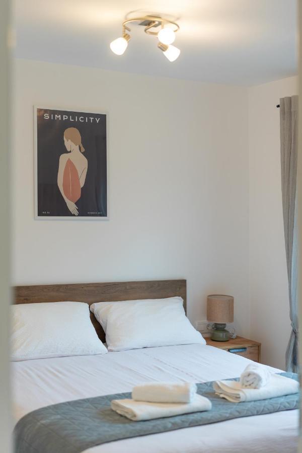 Number One Apartments Vir Εξωτερικό φωτογραφία