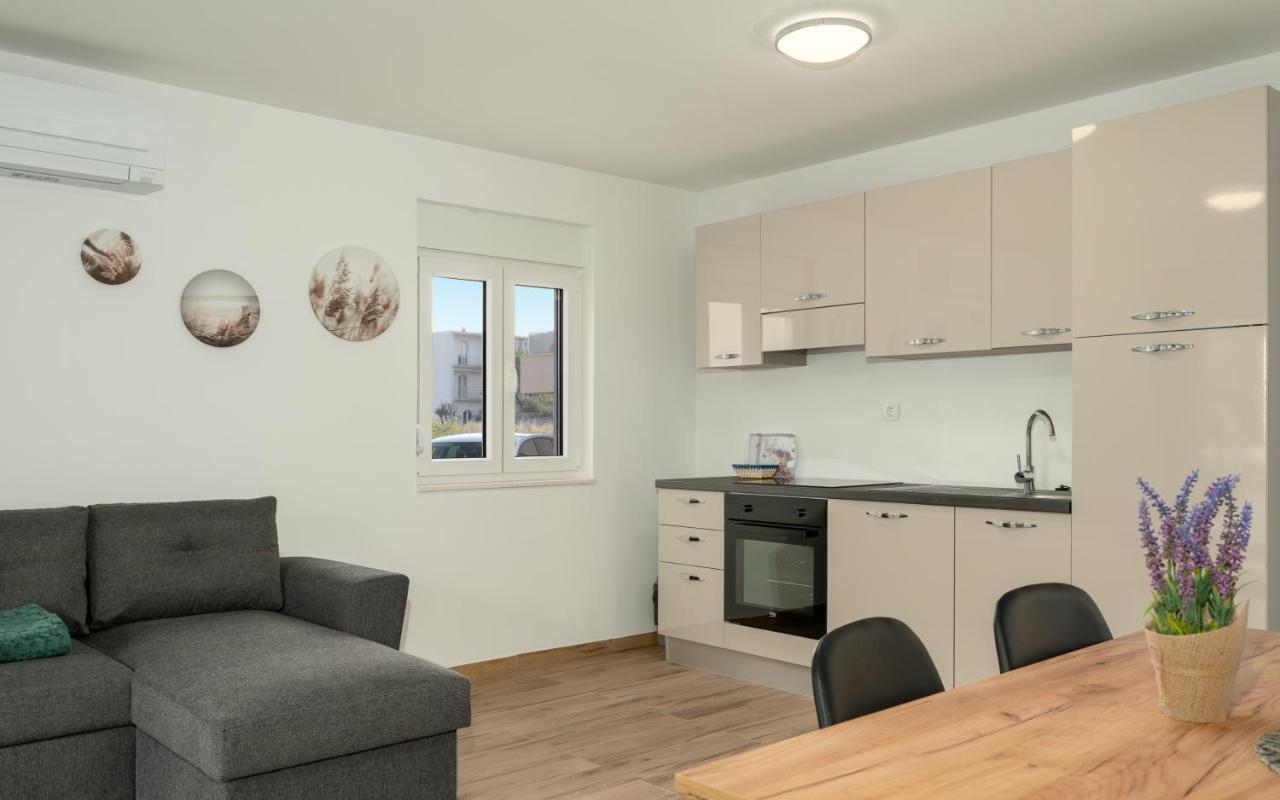 Number One Apartments Vir Εξωτερικό φωτογραφία