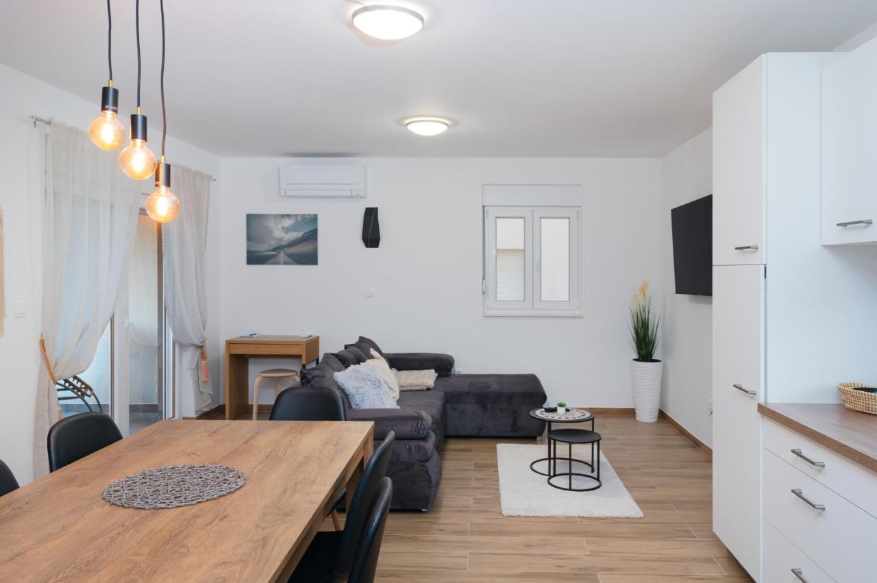 Number One Apartments Vir Εξωτερικό φωτογραφία