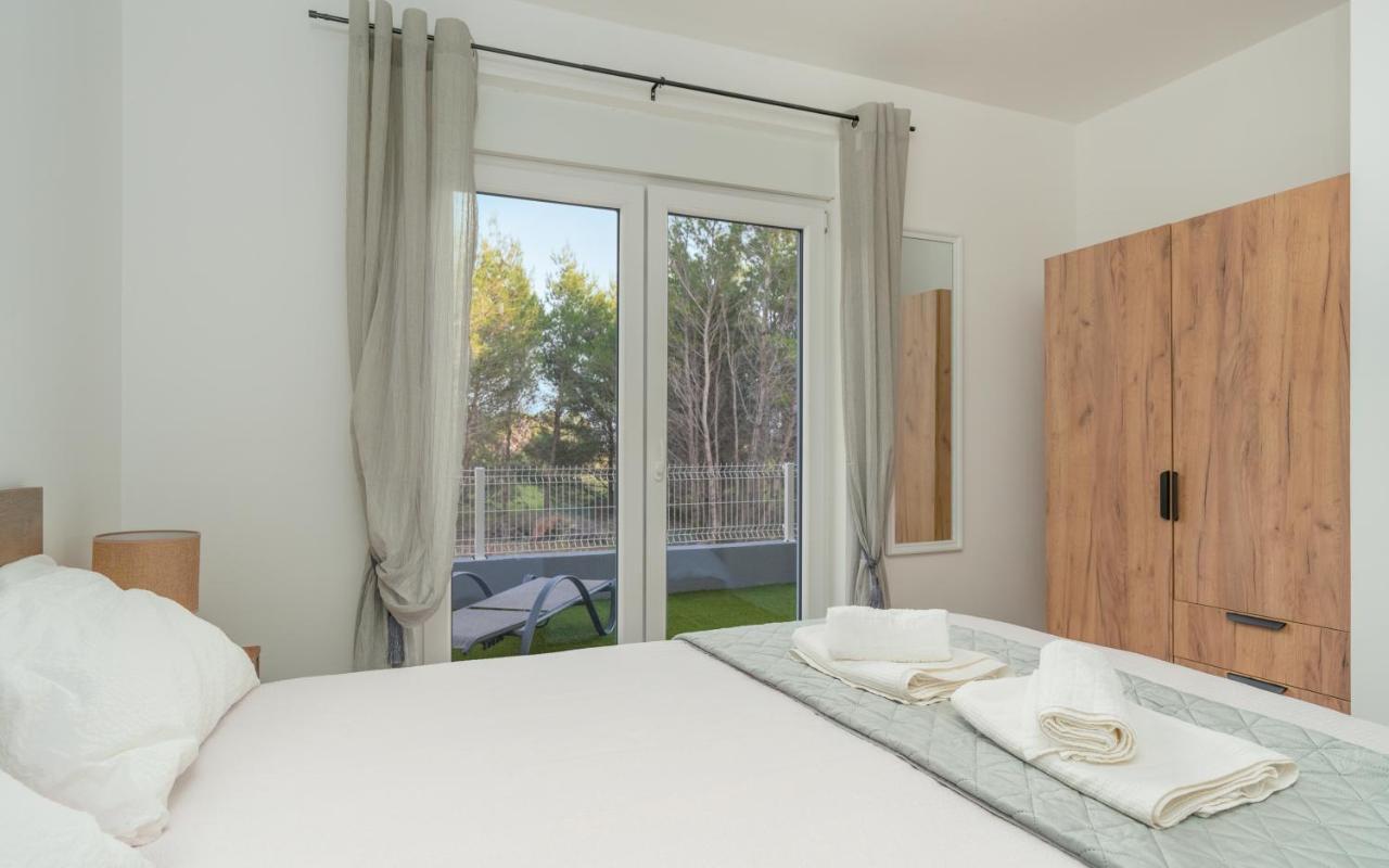 Number One Apartments Vir Εξωτερικό φωτογραφία