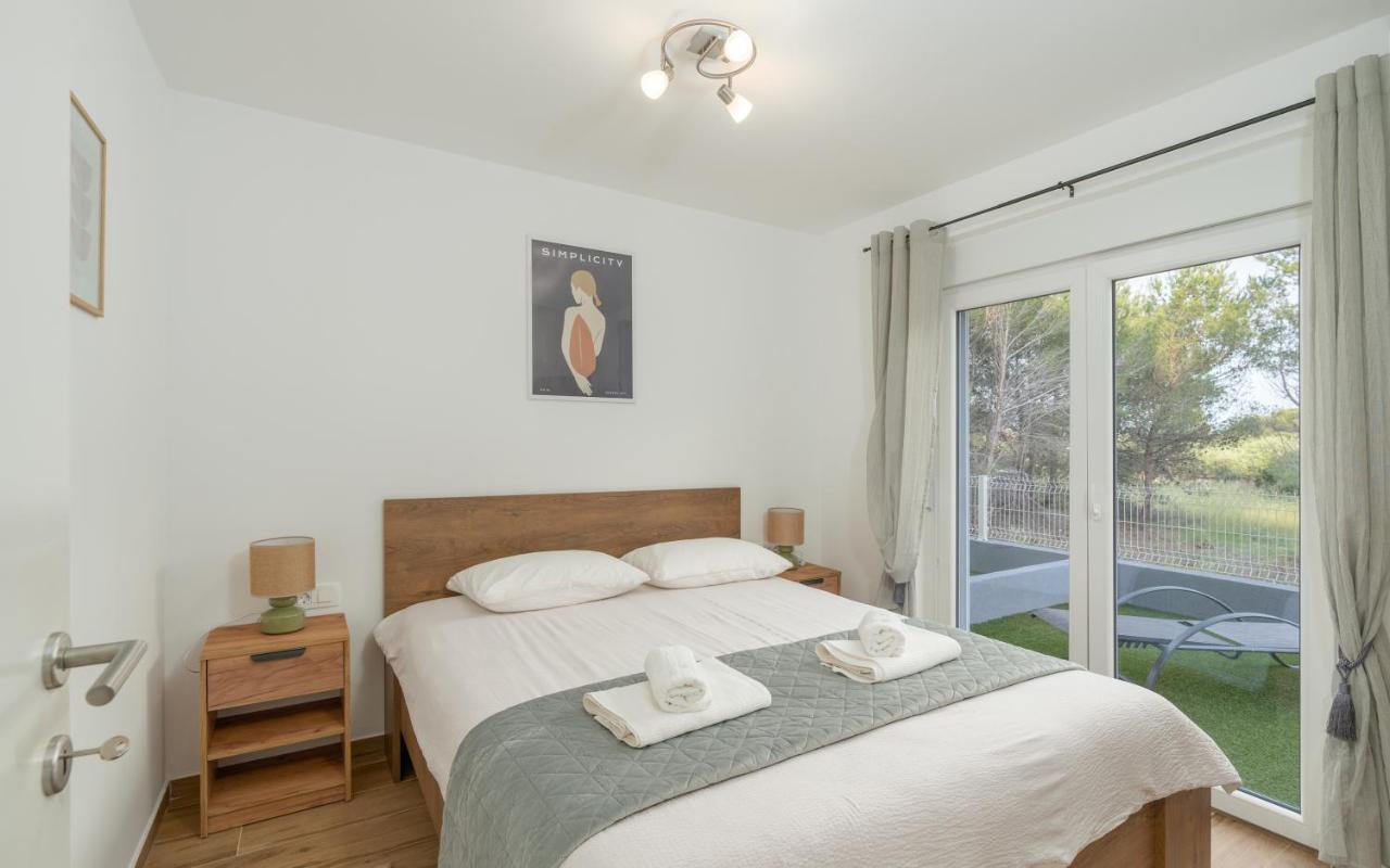 Number One Apartments Vir Εξωτερικό φωτογραφία