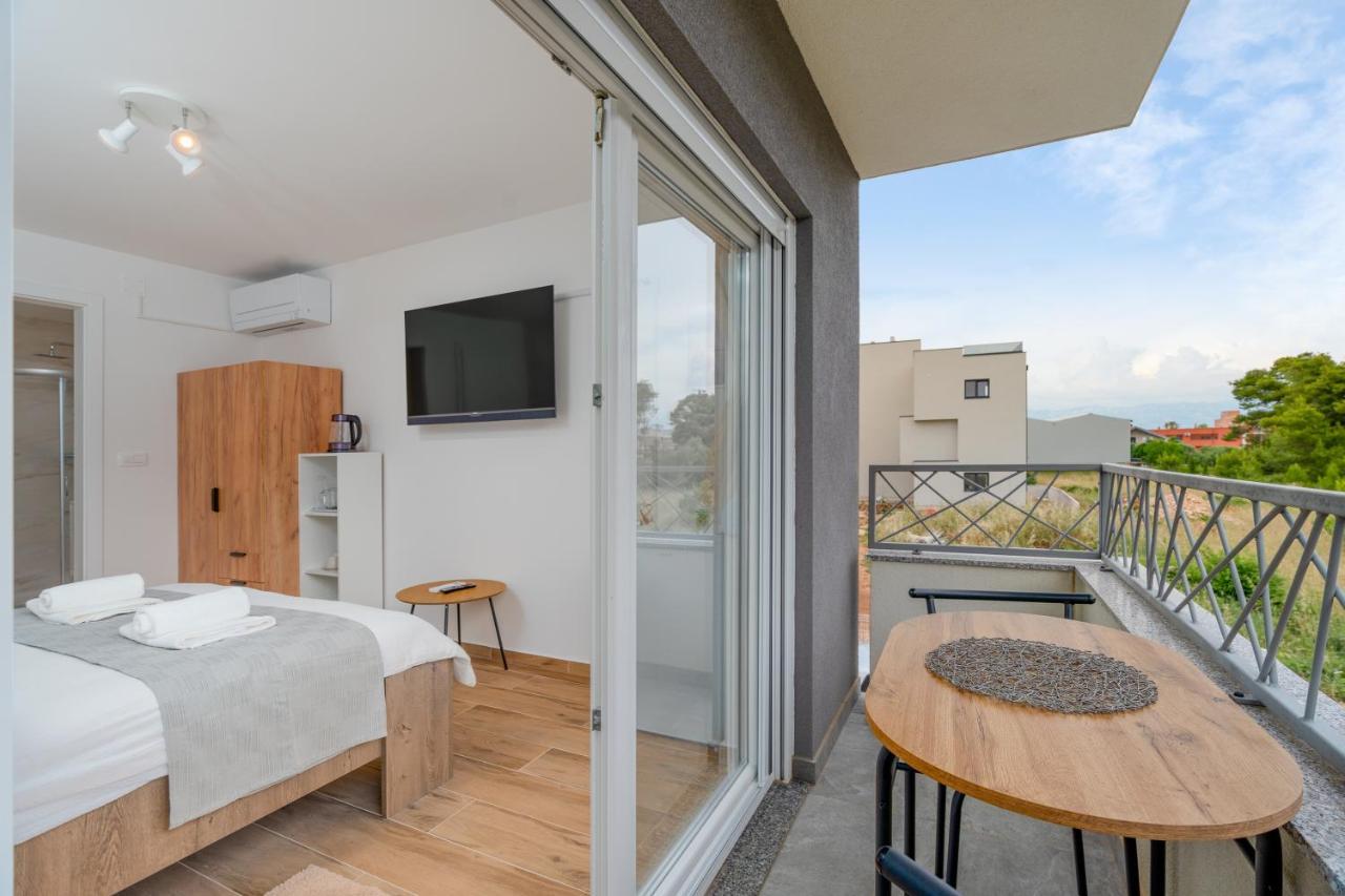 Number One Apartments Vir Εξωτερικό φωτογραφία