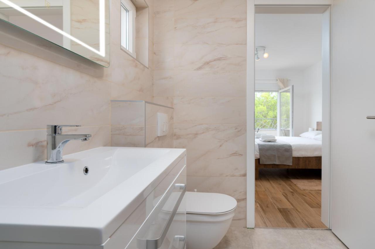 Number One Apartments Vir Εξωτερικό φωτογραφία