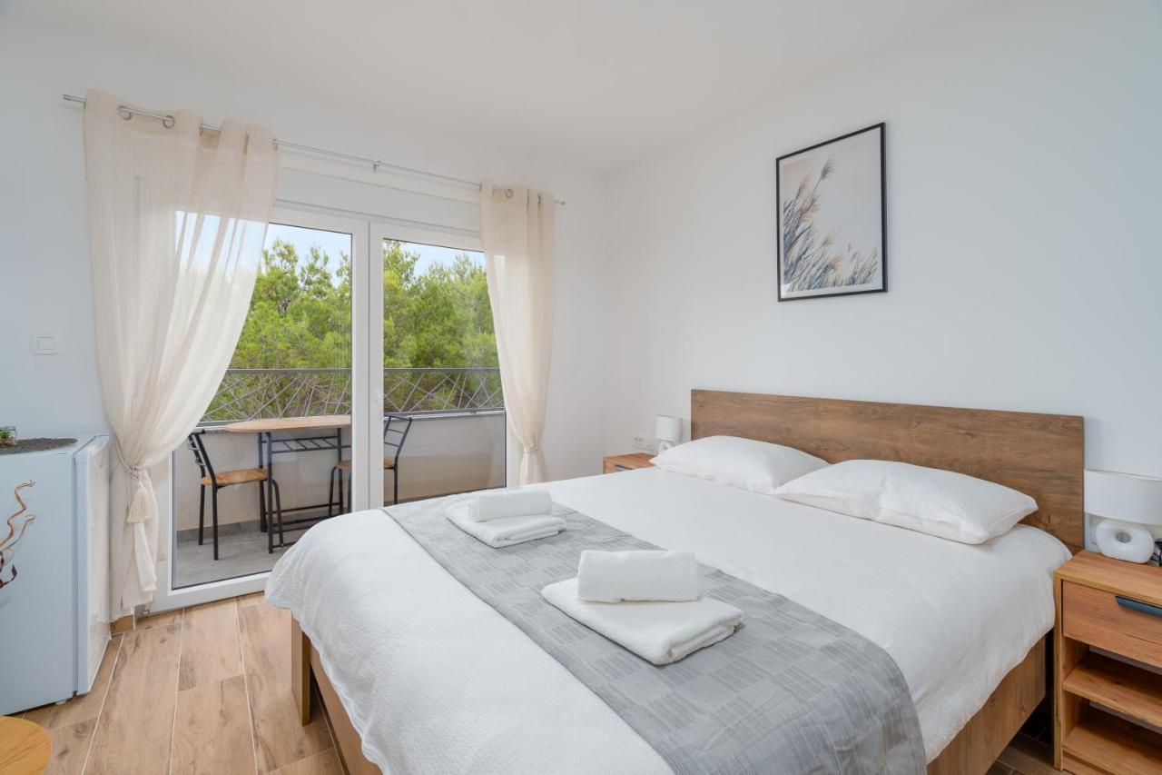 Number One Apartments Vir Εξωτερικό φωτογραφία