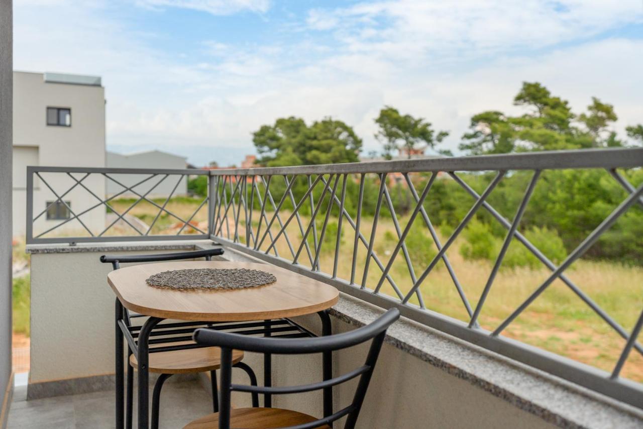 Number One Apartments Vir Εξωτερικό φωτογραφία