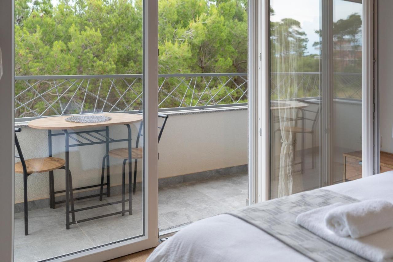 Number One Apartments Vir Εξωτερικό φωτογραφία