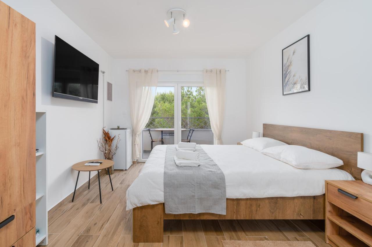 Number One Apartments Vir Εξωτερικό φωτογραφία