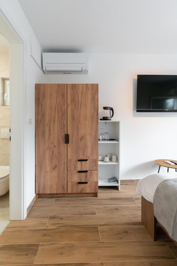 Number One Apartments Vir Εξωτερικό φωτογραφία